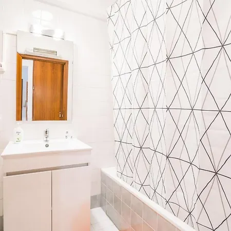 Апартаменты Quiet & Comfortable 1br Лиссабон